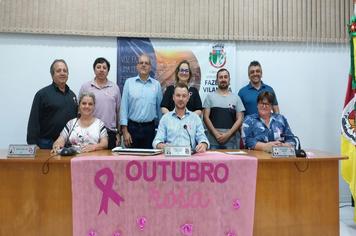 Em alusão ao Outubro Rosa a Câmara de Vereadores realizou a sessão conscientizando mulheres sobre o câncer de mama