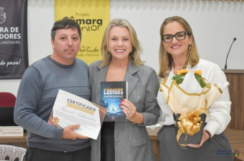 Foto - Câmara concede Certificado de Reconhecimento à Roseli Schneider