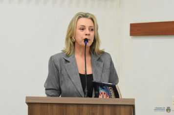 Foto - Câmara concede Certificado de Reconhecimento à Roseli Schneider