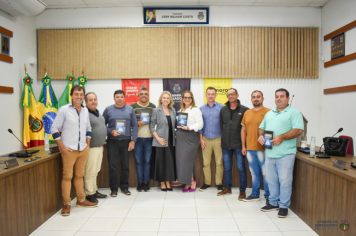Foto - Câmara concede Certificado de Reconhecimento à Roseli Schneider