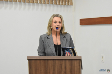 Foto - Câmara concede Certificado de Reconhecimento à Roseli Schneider