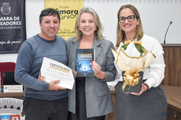 Foto - Câmara concede Certificado de Reconhecimento à Roseli Schneider