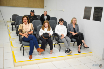 Foto - Câmara concede Certificado de Reconhecimento à Roseli Schneider