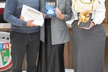 Foto - Câmara concede Certificado de Reconhecimento à Roseli Schneider
