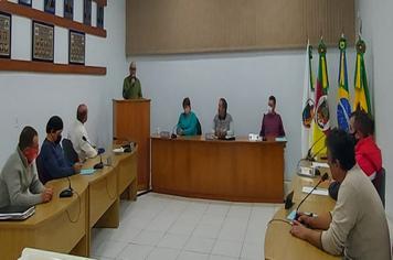Vereadores aprovam contratação de professores e indicação