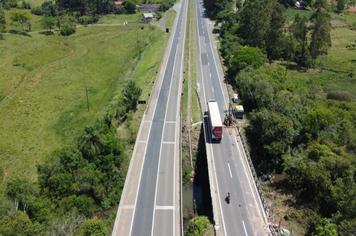 Obras da CCR ViaSul interferem no tráfego da BR-386 em Fazenda Vilanova neste sábado e domingo