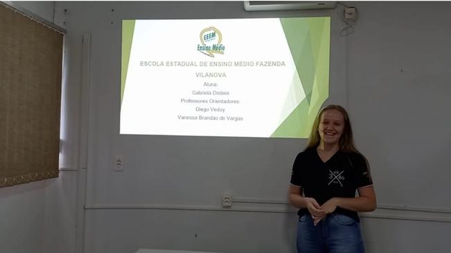 Estudante apresenta trabalho aos Vereadores