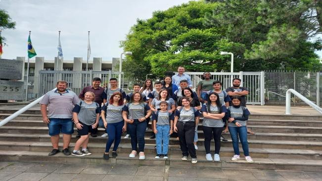 VEREADORES JUNIORES CONHECERAM A SEDE DO LEGISLATIVO GAÚCHO