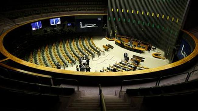 Deputados têm até hoje para trocar de partido sem perder mandato