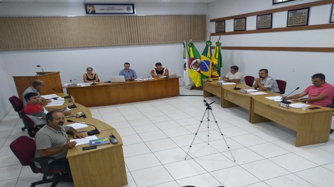 Projeto de Lei que dá cedência de sala para a Liga de Prevenção e Combate ao Câncer de Fazenda Vilanova é aprovada por todos os vereadores.