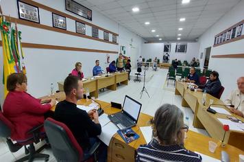 Projeto que autoriza concurso para a escolha de nome ao Parque Municipal de Fazenda Vilanova é aprovado com emenda modificativa