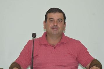 Codécio e Nelson pedem maquinário e abrigo de ônibus