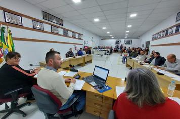 Vereadora suplente Cristina da Rosa assumiu uma cadeira do legislativo de Fazenda Vilanova nesta segunda-feira.
