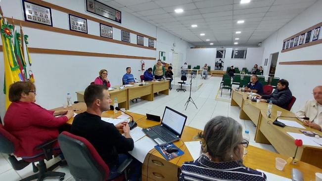 Projeto que autoriza concurso para a escolha de nome ao Parque Municipal de Fazenda Vilanova é aprovado com emenda modificativa