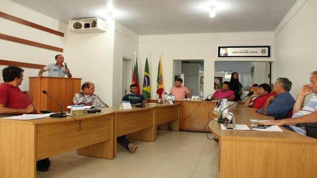 Quatro projetos aprovados na última sessao de novembro.